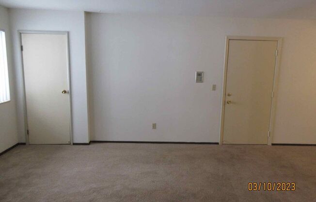 2 beds, 1 bath, $1,075, Unit 15621 - 03