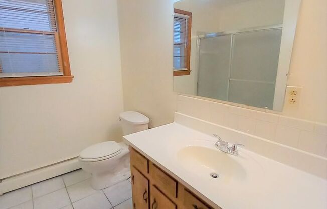 2 beds, 1 bath, 903 sqft, $1,150, Unit B-12