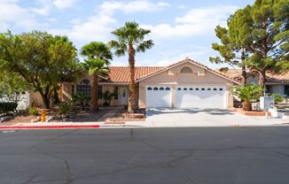 Single Story home w/ Beautiful Custom Pool!!!