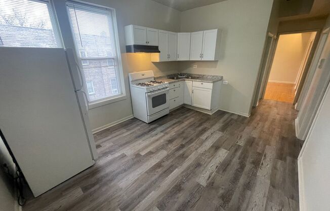 2 beds, 1 bath, $1,600, Unit 1650 # 3R