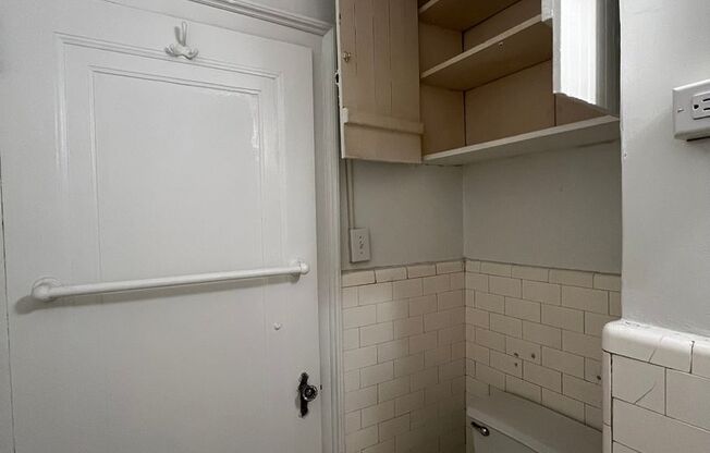 Studio, 1 bath, 467 sqft, $1,250, Unit King Edward Annex  23