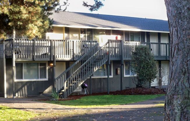 2 beds, 1 bath, 850 sqft, $1,749, Unit B-24