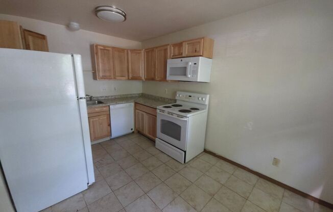 4 beds, 2 baths, $4,800, Unit 2