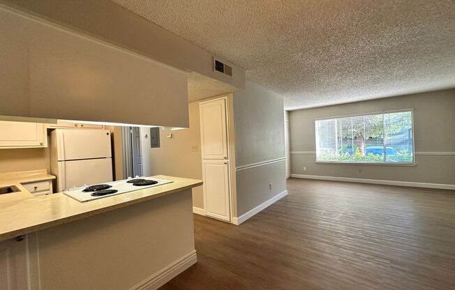 2 beds, 1 bath, 895 sqft, $1,700, Unit 490102