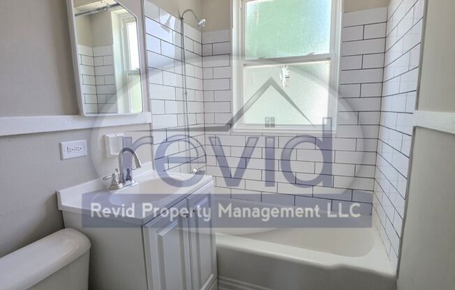 2 beds, 1 bath, 752 sqft, $995, Unit 1300-5