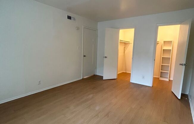 2 beds, 1 bath, 924 sqft, $1,875, Unit OPA-126