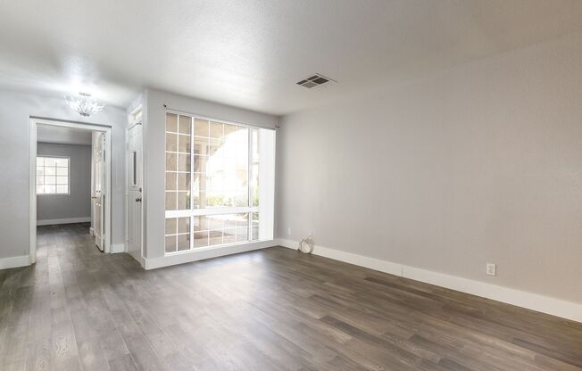 BEAUTIFUL RENOVATED FIRST LEVEL 2 BEDROOM CONDO IN GATED COMMUNITY!