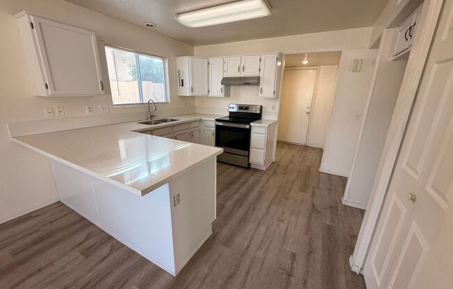 3 bd/2.5 bath *NEW* Carpet in Kyrene School District!