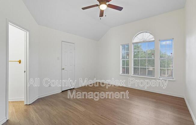 2313 LORETTA LN