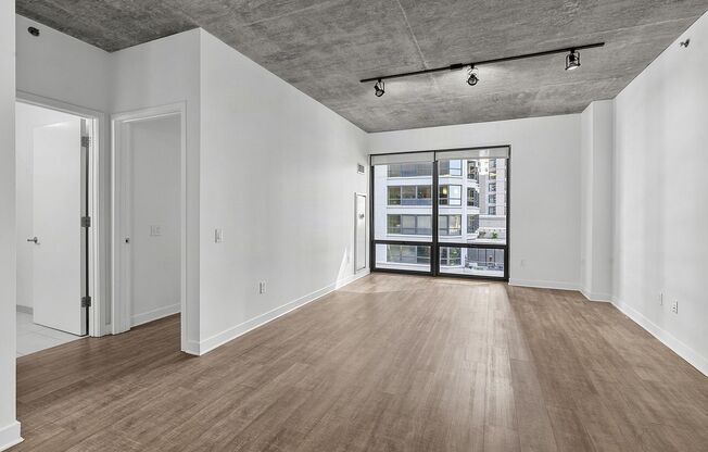 1 bed, 1 bath, 738 sqft, $2,725, Unit 503