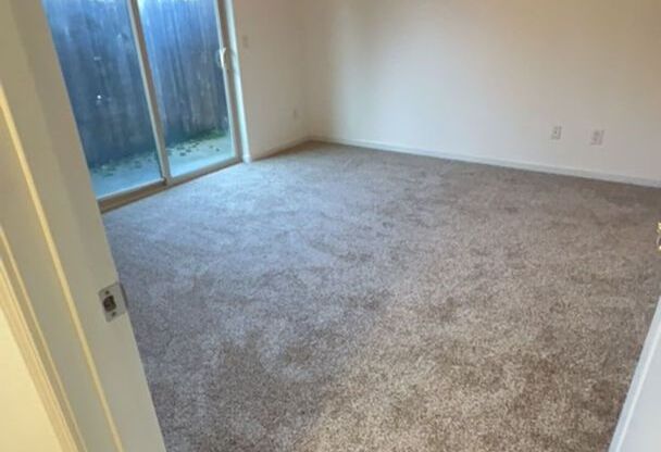 2 Bedroom 2 Bath single Apartment