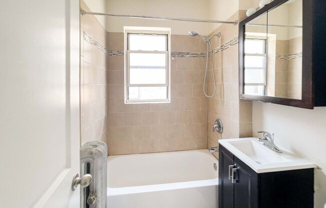 1 bed, 1 bath, 670 sqft, $1,775, Unit 1930-3
