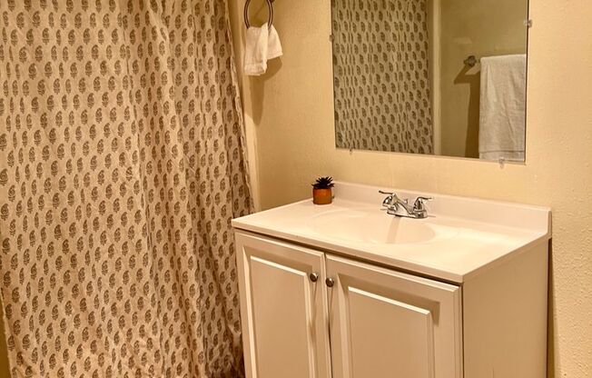 Zayes Properties LLC-426 Utah Albuquerqe,NM 87108