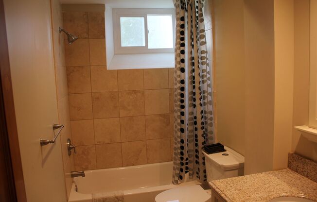 2 beds, 1 bath, 1,171 sqft, $1,475, Unit B