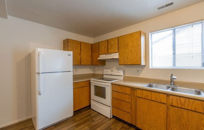 3 beds, 2 baths, 1,400 sqft, $1,700, Unit A