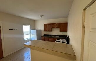 1 bed, 1 bath, $750, Unit APARTMENT 4