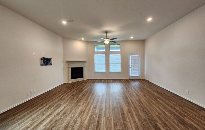 4/3.5/2 with Game Room in Meyer Ranch / Fridge, Washer, Dryer Included / Meyer Ranch Amenities / CISD