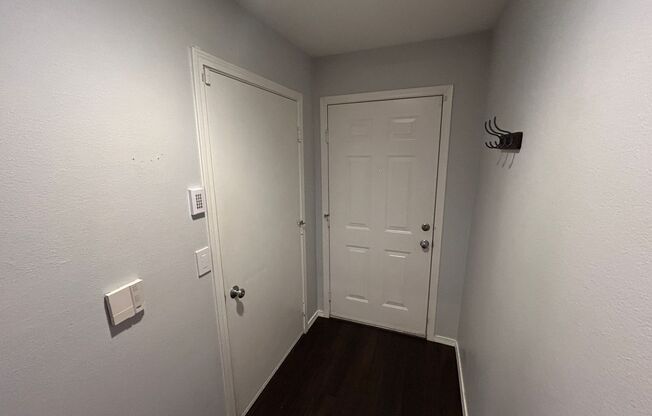 Gorgeous 2 bedroom 2 bath townhome available now!