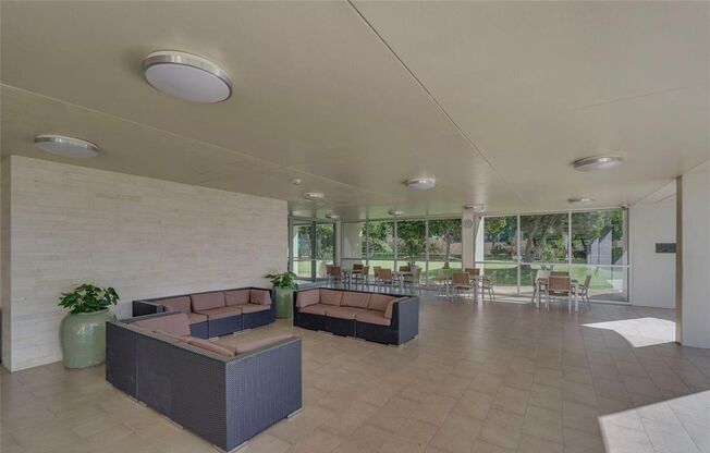 2 beds, 2 baths, $3,800, Unit 1350 Ala Moana