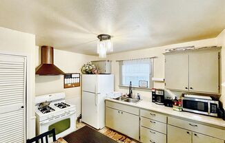 1 bed, 1 bath, $1,450, Unit B - Cottage