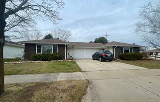 2 bed, 2 bath duplex across from Kiwanis Park