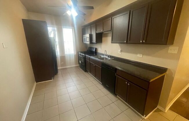 3 beds, 1 bath, $1,200, Unit 7700 #3N