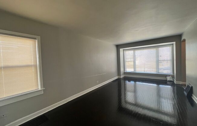 Renovated and Spacious 5-bedroom, 2-bathroom+ Den room located in Auburn Gresham