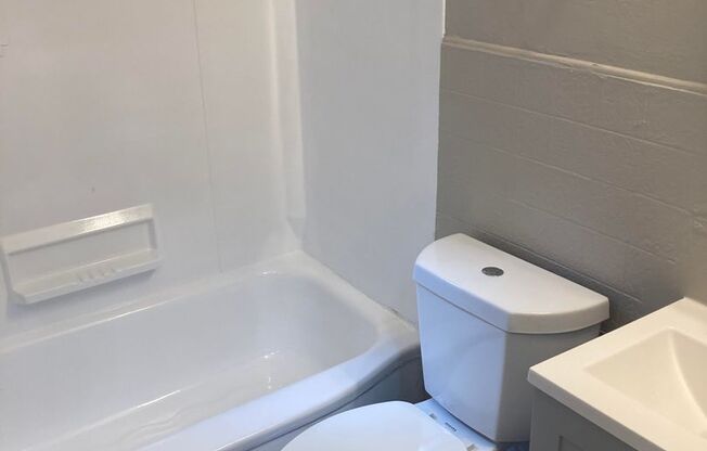 3 beds, 1 bath, 1,400 sqft, $1,620, Unit 1481-10