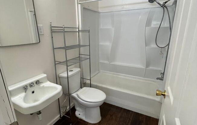 1 bed, 1 bath, 475 sqft, $975, Unit 8