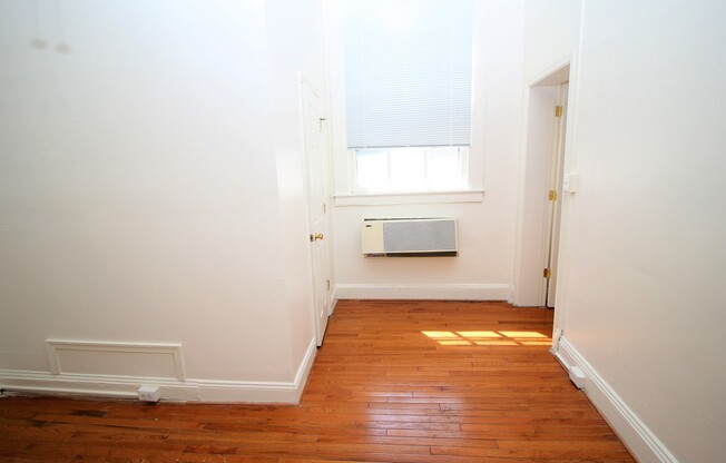 1 bed, 1 bath, 11 sqft, $1,075, Unit #2C