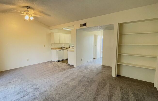 2 beds, 1 bath, 840 sqft, $1,595, Unit RO-22