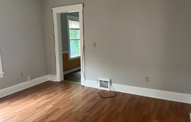 2 beds, 1 bath, $700