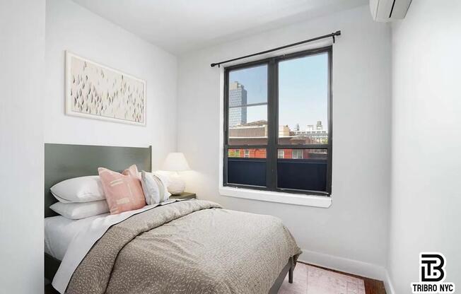 3 beds, 1 bath, $4,999, Unit 1F