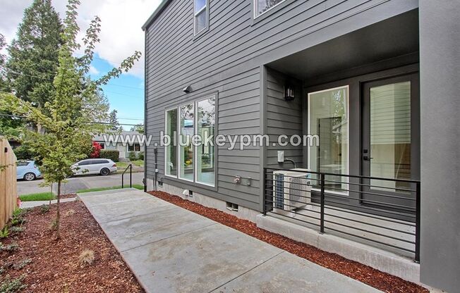 REDUCED $200!  2 Bed, 2.5 Bath Home in Arbor Lodge Near University of Portland