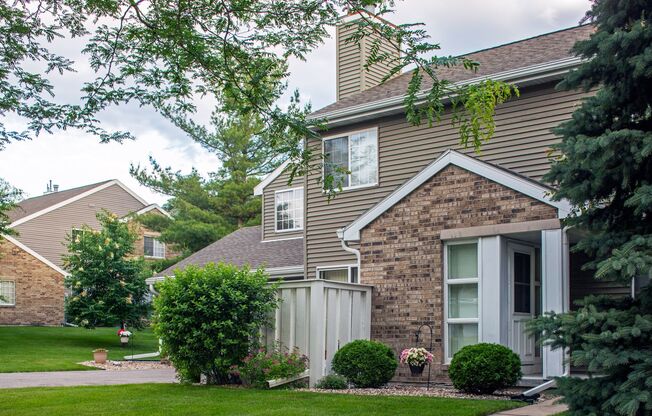 3 beds, 2.5 baths, 2,000 sqft, $2,705, Unit D-1