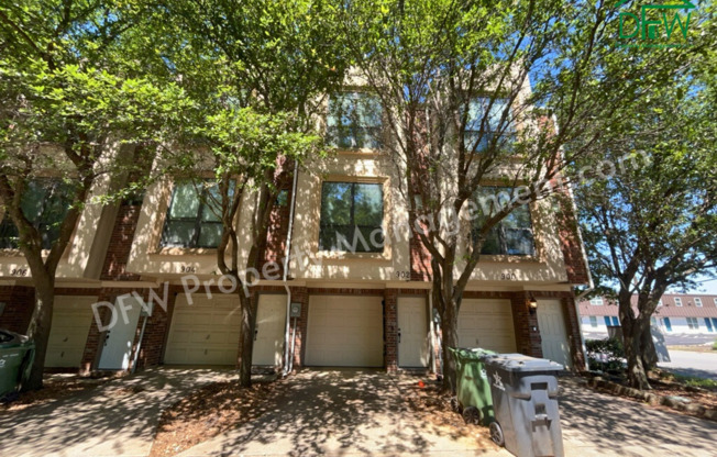 Modern 3-Story Townhome Near AT&T Stadium – Stylish Living in Arlington!