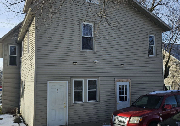 57 LEONARD NE