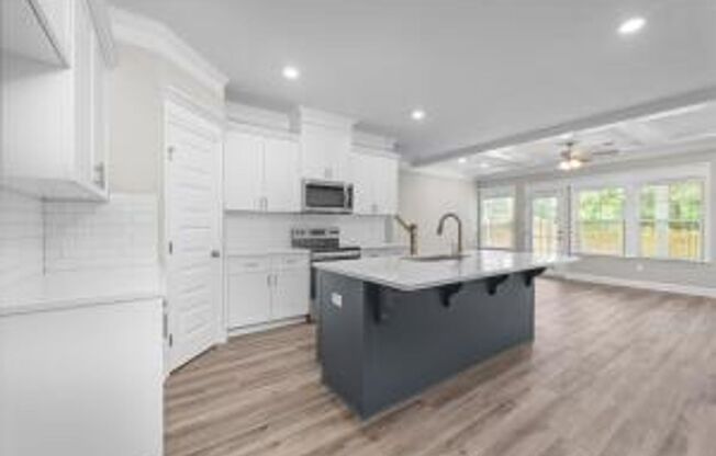 1005 Linsmore Avenue In Canterbury Farms/New Construction