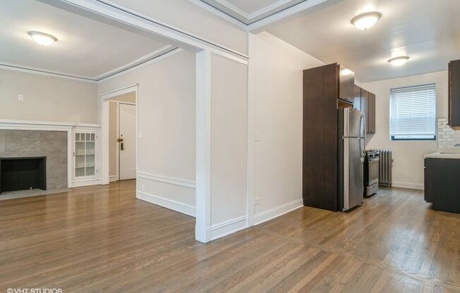 1 bed, 1 bath, 962 sqft, $2,395, Unit 2418-2W