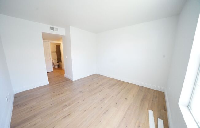 2 beds, 2 baths, $1,350, Unit Bldg 5