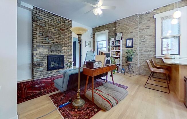 Top Floor East Lakeview One Bedroom