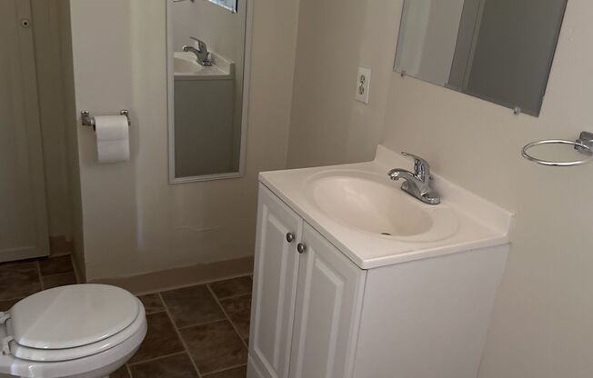 2 beds, 1 bath, $1,595