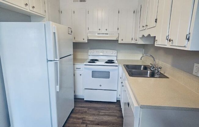 2 beds, 1 bath, 692 sqft, $995, Unit 100-K