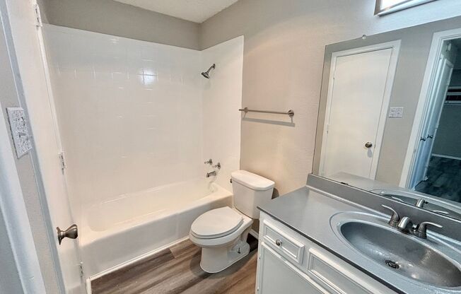 1 bed, 1 bath, 750 sqft, $765