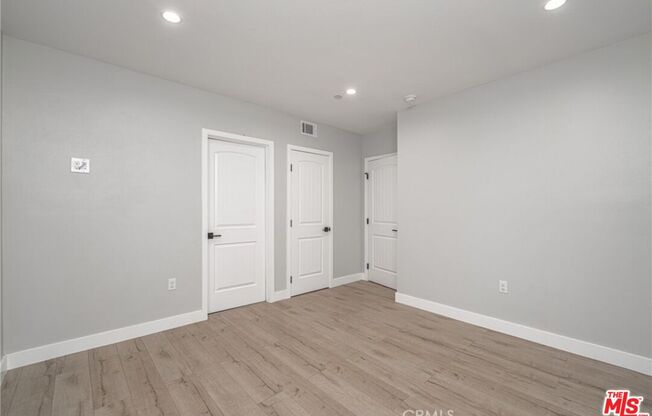 433 W GAGE AVE