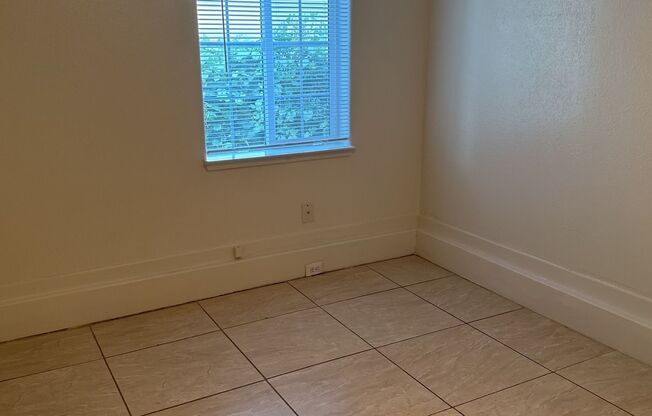 2 beds, 1 bath, $1,595, Unit 817  Rio Chico #1