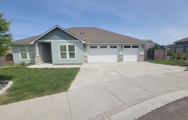 Stunning New Build in Kennewick – Spacious, Stylish & Ideally Located