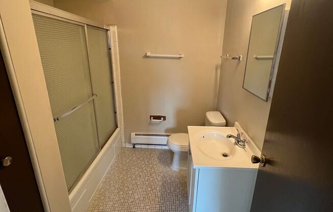 2 beds, 1 bath, 750 sqft, $1,100, Unit 21