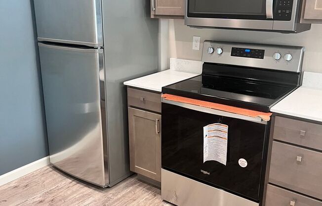 Studio, 1 bath, $995, Unit 01