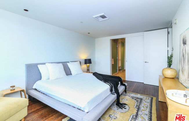 2 beds, 2.5 baths, 1,700 sqft, $5,250, Unit 10N